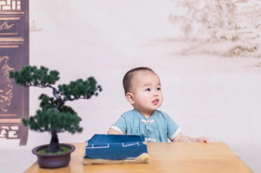 攀枝花怀孕肚子中间凹两边凸